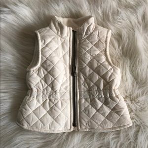 Baby girl old navy puffer vest 3-6m white